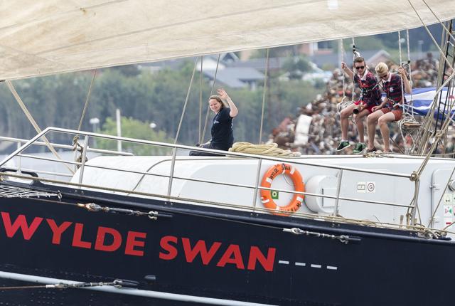 Skumsprøjt i håret og glade unge mennesker om bord på topsejlsskonnerten "Wylde Swan", der i juli kommer til Aalborg for at deltage i The Tall Ships Races 2019. Arkivfoto: Nicolas Cho Meier
