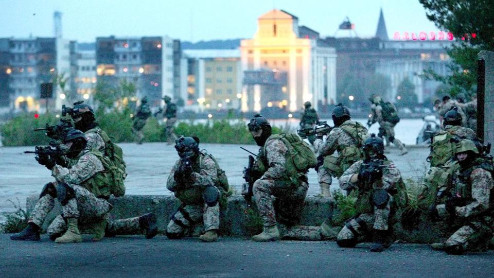 Jægersoldaterne - som her giver opvisning i hjembyen Aalborg - får en ny placering i fremtidens forsvar. Arkivfoto: Michael Koch. <i>Pressefotograf Michael Koch</i>