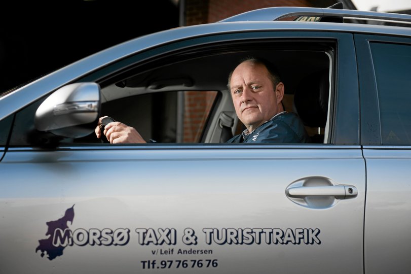 Udvalgsformand Meiner Nørgaard, der selv kører taxa for det selskab, der har entreprisen på den kommunale busdrift i Morsø Kommune, kan love små forbedringer af en forringet køreplan. <i>Arkivfoto: Bo Lehm</i>