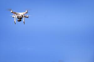 Farlig droneflyvning tager til: Udsigt til ugentlige konfrontationer
