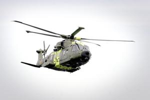 Natlig eftersøgning med helikopter gav pote: Kvinde fundet i god behold
