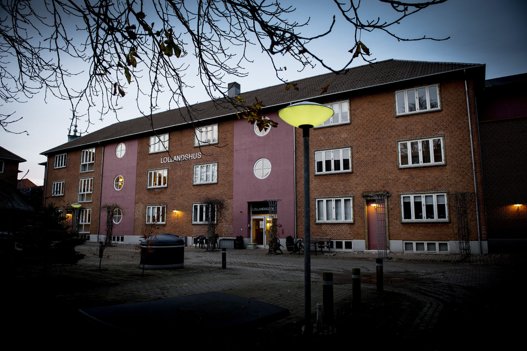 Plejehjemmet Lollandshus i Aalborg er nu solgt til Mads Peter Veiby, som også har spændende planer for bunkeren foran. Arkivfoto: Grete Dahl <i>Foto: Henrik Bo</i>