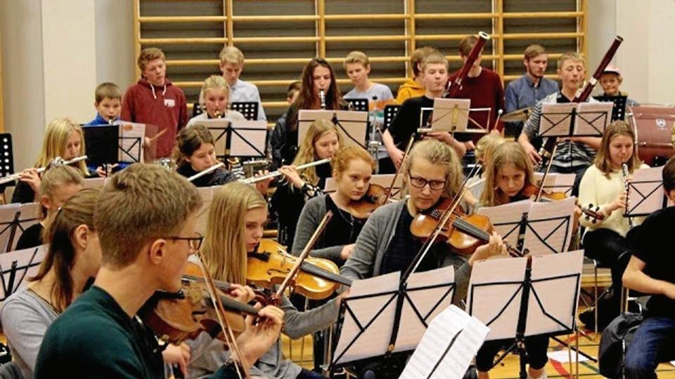 80 unge orkestermusikere fra hele Nordjylland samles 1. og 2. april til weekendstævne på Bymarkskolen i Hobro. Privatfoto