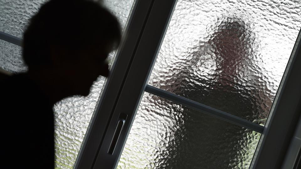Det sker, at stalkingofre må gå under jorden, for at få fred for stalkeren. Modelfoto: Angela Warmuth/Scanpix <i>Scanpix Denmark</i>