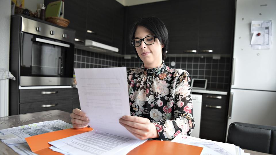 Mette Nielsen blev overfaldet i 2013 og har stadig alvorlige mén. Desuden har hun også andre alvorlige problemer at slås med. Men lige nu føler hun sig meget alene i sin kamp for at få en fremtid. Foto: Bente Poder <i>Bent Bach</i>