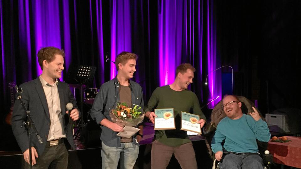 Team Tvilling modtog Aalborg Kommunes handicappris ved en prisoverækkelse i kulturhuset Trekanten. Foto: Aalborg Kommune