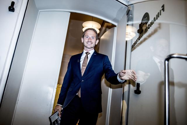 Finansminister Kristian Jensen (V) blev nødt til at aflyse sit besøg i Aabybro Centret sammen med borgmester Mogens Gade. Scanpix/Mads Claus Rasmussen