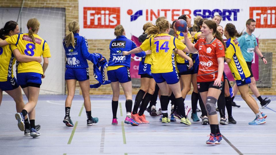 Line Berggren Larsen (rød trøje) var EH Aalborgs store lyspunkt med 11 scoringer mod Fredericia. Arkivfoto: Henrik Bo <i>Foto: Henrik Bo</i>