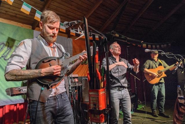 Der bliver masser af irsk musik i Østre Lade. Foto: Peter Broen