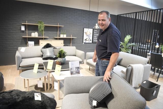 Butikschef i IDEmøbler i Frederikshavn, Frank Mogensen, har 35 års erfaring som møbelsælger.