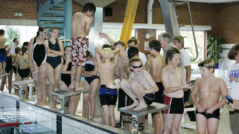 Skagenhallens svømmebassin skal renoveres, men svømmebadet bliver i SKFC, besluttede et flertal i økonomiudvalget onsdag. <i>Pressefotograf Peter Broen</i>