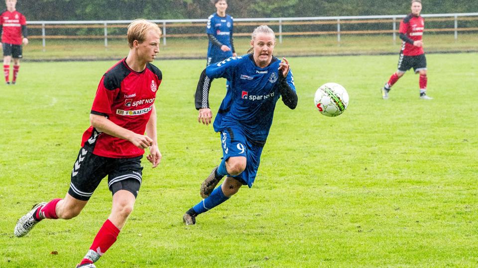 Spillerne fra Nordvestmors BK kunne juble efter, at holdet fik sin første sejr i Serie 1. Arkivfoto: Diana Holm