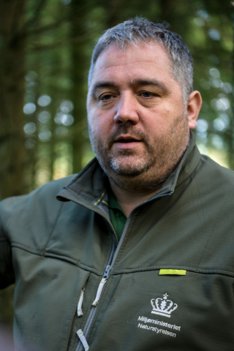 Skovfoged hos Naturstyrelsen Erik Dalsgaard betegner hærværket i kildefeltet i Gravlev Ådal som noget regulært svineri. Arkivfoto: Nicolas Cho Meier