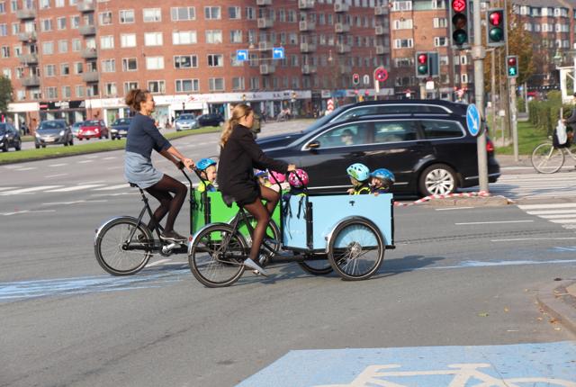 Der er flere, som har købt sig en ladcykel, og det bliver måske også svaret, hvis Aalborg Kommunes politikere gør alvor af sine forslag til at begrænse biltrafikken. Arkivfoto