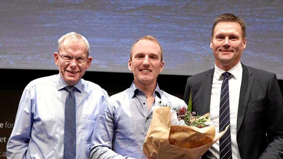 Thomas Bertram mellem Martin Merrild, formand for Landbrug & Fødevarer og Lars Kronborg, direktør Commerciel DK, Gjensidige.
