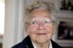 Den syngende fiskerkone er død: Inger Lauritzen blev 92 år