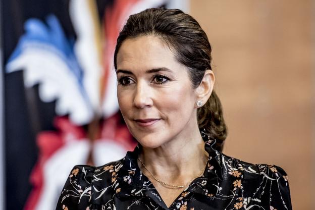 Kronprinsesse Mary Klipper den røde snor, når Nøvling Skole indvies 2. november. Foto: Mads Claus Rasmussen/Scanpix 2017) <i>Scanpix Denmark</i>