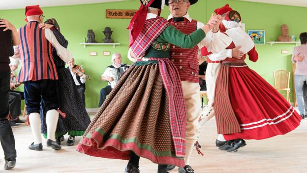 Søndagsdansen tiltrækker aktive deltagere fra et stort geografisk område. Som regel dukker mellem 25 og 30 aktive op til dansen, der foregår året rundt mellem klokken 14 og 17 med en indlagt fælles kaffepause. Arkivfoto: Tao Lytzen: <i>Tao Lytzen /</i>