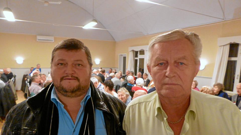 Den nye og den gamle menighedsrådsformand i Skibsted: Niels Aage Fladkjær (th) og Johnny Andersen (tv). ?Privatfoto