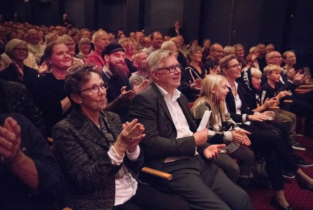 Begge jubilæumskoncerterne er udsolgt. Tirsdag var omkring 450 til koncert i Hjørring. Det dobbelte antal har sikret sig en billet til koncerten på Skråen i Aalborg fredag aften, og folk får det, de forventer at få af De Gyldne Løver.