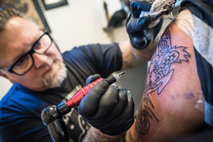 Brian Grønhøj er indehaver af Artistic Tattooing og The Boulevard Tattoo i Aalborg. Foto: Martin Damgård