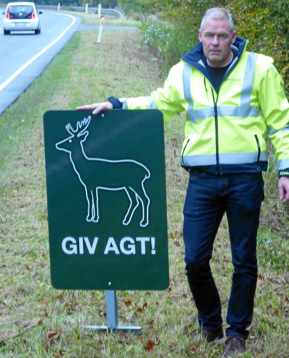 Allan Bruun Rasmussen kan glæde sig over at Jammerbugt Kommune allerede på nuværende tidspunkt som den første kommune i Danmark har bestilt seks kampagnemodeller af vejskilte med hjortemotiver som fremtidig trafiksikring. Det er Saferoads første vildtsikringssystem.