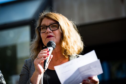 Ungdomsskoleleder Viviann Skjold Henriksen bød velkommen til Ungdomsskolen og 10. klassecenterets åbent hus-arrangement. <i>Foto: Kim Dahl Hansen</i>