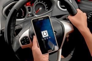 Uber-chauffør mister kørekortet og får kæmperegning