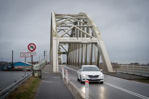 Bomme sikrer trafik over Aggersundbroen
