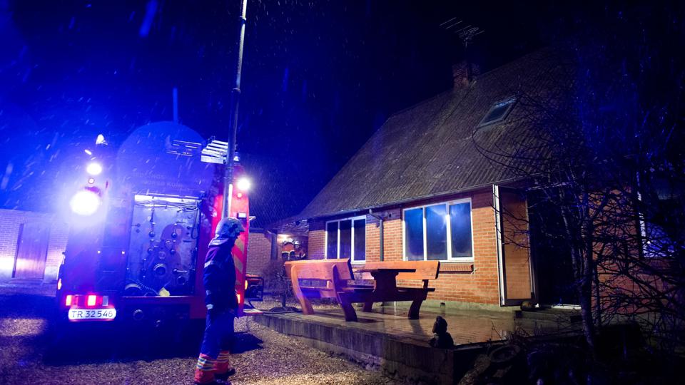 Huset i Mollerup er foreløbigt ubeboeligt efter branden i aftes. Politiet optog ikke rapport på stedet. Foto: Bo Lehm <i>Bo Lehm</i>