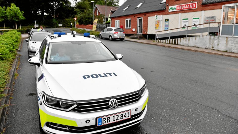 En af de to medvirkende i røveriet mod Min Købmand i Rørbæk blev fredag formiddag varetægtsfængslet for fire uger. Foto Jan Pedersen