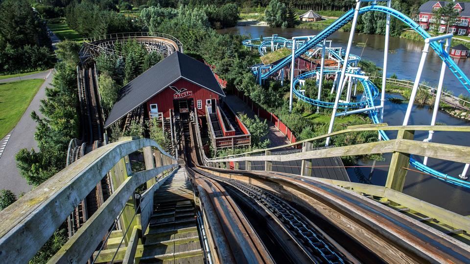 Det føles både helt ude i skoven og meget højt oppe i luften, men ingen af Fårup Sommerlands forlystelser er mere end 20 meter høje. Nu vil en ny lokalplan give mulighed for at fordoble højden på rædslerne. Arkivfoto: Laura Guldhammer