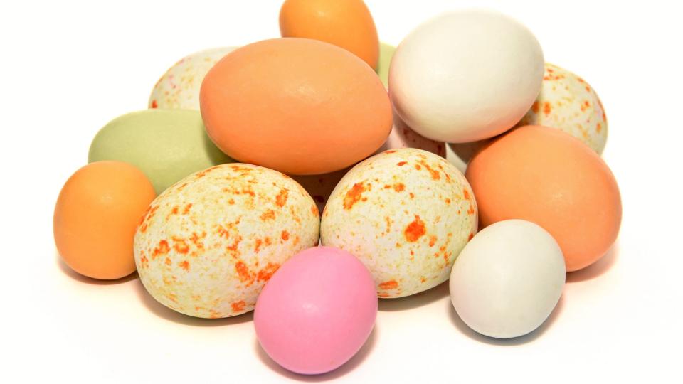 Æg er en fast del af påskens traditioner. Men hvad er egentlig forklaringen på det? (Foto: Colourbox).