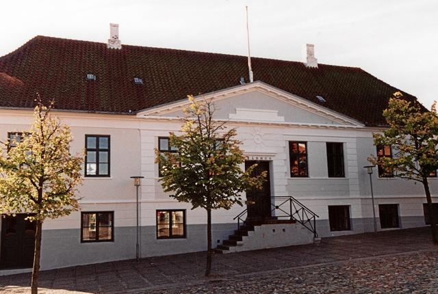 Den åbne slægtsforskningsvafé holdes som sædvanlig i den tidligere byrådssal på det Gamle Rådhus i Hjørring. Arkivfoto
