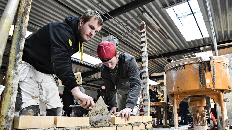 De voldsomme stigninger i priser på materialer er en af forklaringerne på, at erhvervsskolen EUC Nord nu må finde besparelser for 17 millioner kroner. <i>Arkivfoto: Bent Bach</i>