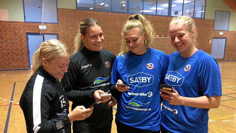Spillerne hos Vendsyssel Håndbold dropper blandt andet lønsedlerne og ordner det hele via en app på mobilen.Privatfoto