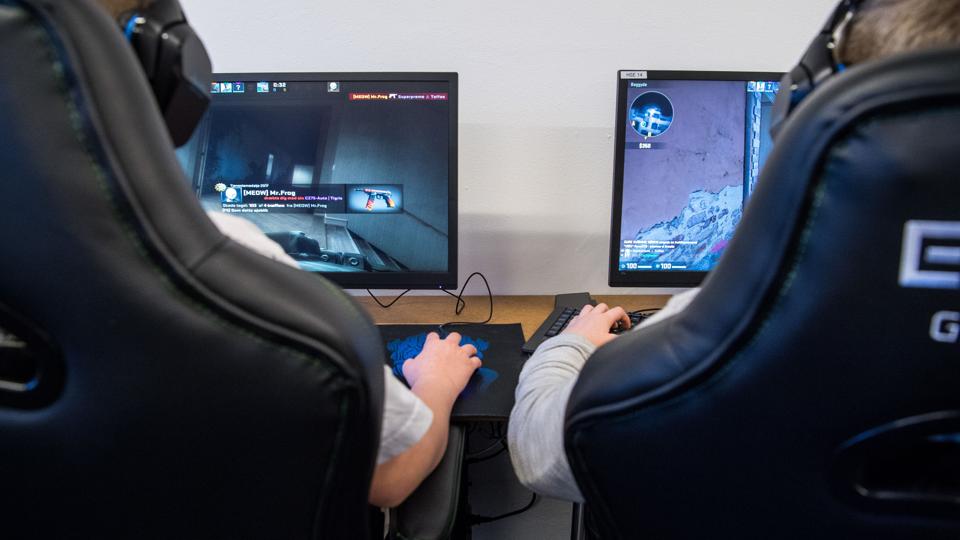 I Hobro Svømmeklubs e-sportsafdeling spilles der alle hverdage. <i>Foto: Andreas Falck</i>