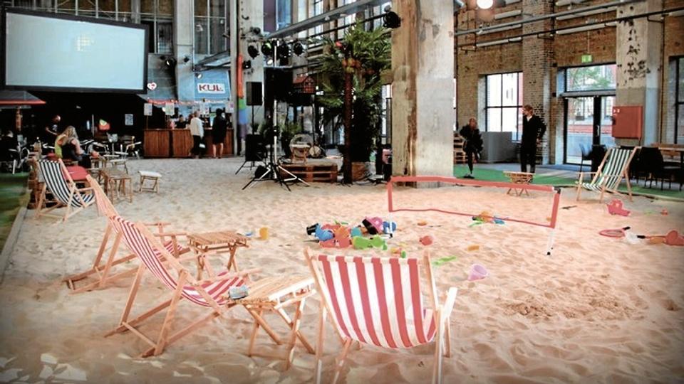 Liggestole, sandlegetøj, musik og film - igen i år byder Nordkraft sommeren over på masser af gratis underholdning ved Costa del Nordkraft. Foto: Nordkraft
