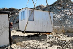 Stor oprydning efter Knud: Rester af badehuse fundet to kilometer væk