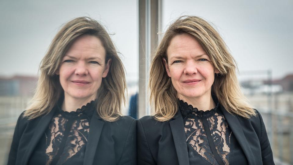 Talsmand for Aalborg Karneval, Mette Bugge, har svært ved at forstå, hvorfor Musikkens Hus ved Aalborg Havnefront skal spare, når kommunen samtidig afholder gratis koncerter på havnefronten. Foto: Martin Damgård