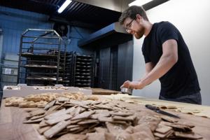 Travl uge: Thy-bager har bagt tusindvis af småkager af 300 kilo dej