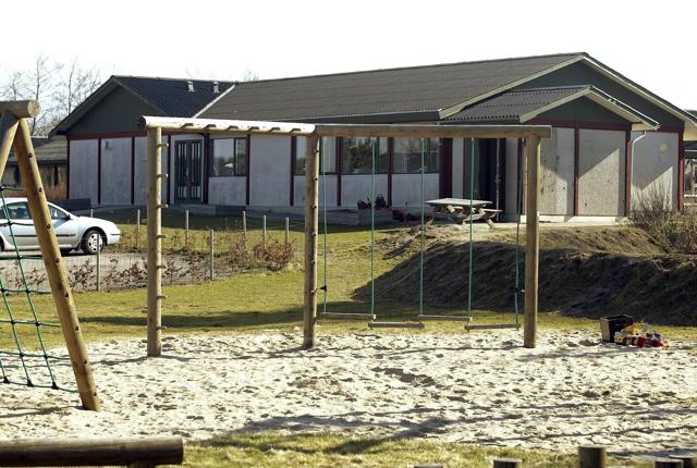 Hvornum Skole blev sammen med seks andre kommuneskoler blev nedlagt i 2010, hvor byrådet blev enige om en ny skolestruktur. I fremtiden kan den ske at blive midlertidigt hjem for turister og håndværkere.