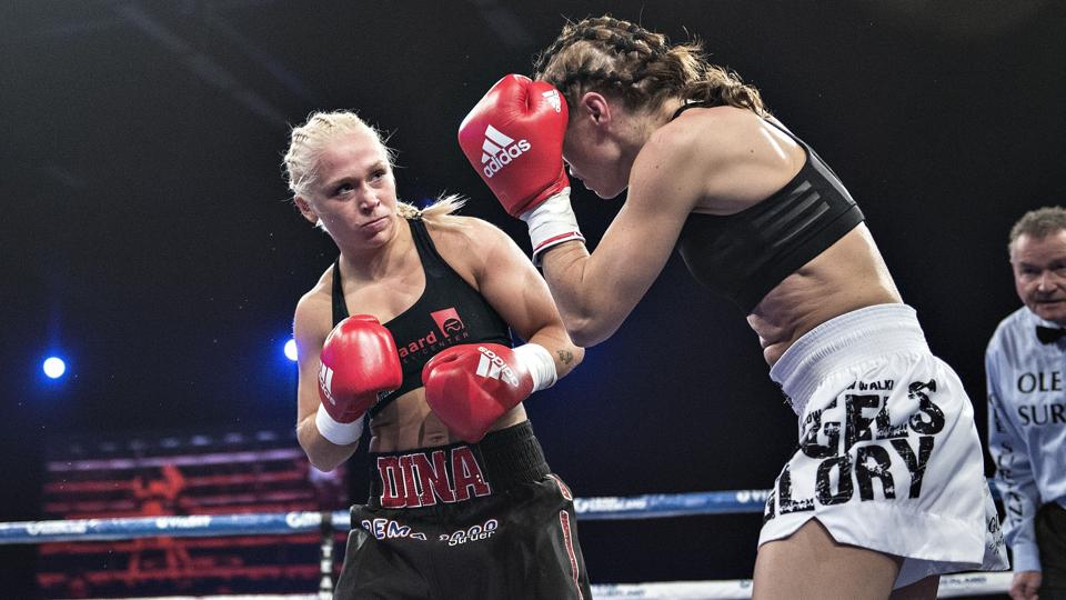 Dina Thorslund (her i en tidligere boksekamp) vandt lørdag interim VM-titlen i superbantamvægt hos WBC. Arkivfoto: Henning Bagger/Ritzau Scanpix