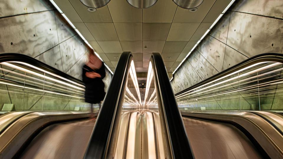 Da Leif Alveens billeder oftest bruges ved internationale udstillinger, har de engelske titler. Her er det ”Trianglen Escalators 003”. Billedet er taget i Malmø.