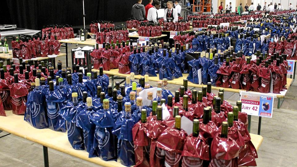 Det er et kæmpe arrangement, når Concours Mondial de Bruxelles holder den årlige medaljesmagning. Mange hundrede vine bliver testet.
Foto: Jørgen la Cour-Harbo <i>Jørgen la Cour-Harbo</i>