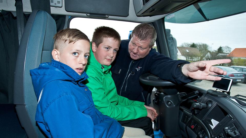 Børnene vil blandt andet lære om de såkaldte blinde vinkler i lastbilen. Arkivfoto: Bo Lehm