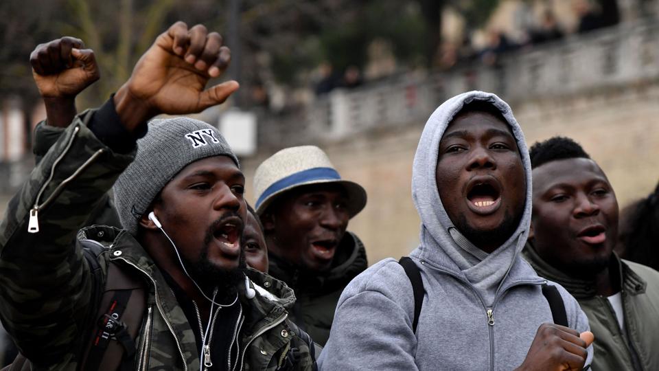 10. februar var der demonstration mod skudangrebet på seks afrikanere i den italienske by Macerata. Angrebet har sat gang i indvandrerdebatten op til parlamentsvalget 4. marts. Scanpix/Tiziana Fabi/arkiv