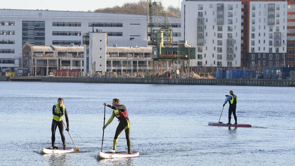 Nordjysk Windsurfing Klub er et af de steder, hvor man kan prøve kræfter af med SUP-board. Foto: Claus Søndberg