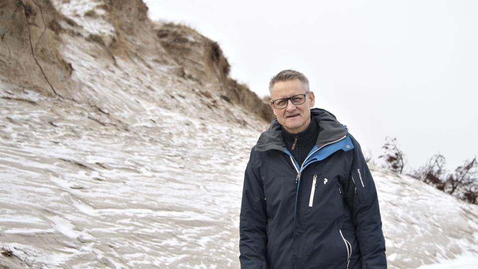 På stranden i Tversted - en fornøjelse Ole Sørensen kun har i vinterhalvåret. Resten af året er han på farten som rejseleder. Foto: Kurt Bering <i>Kurt Bering</i>