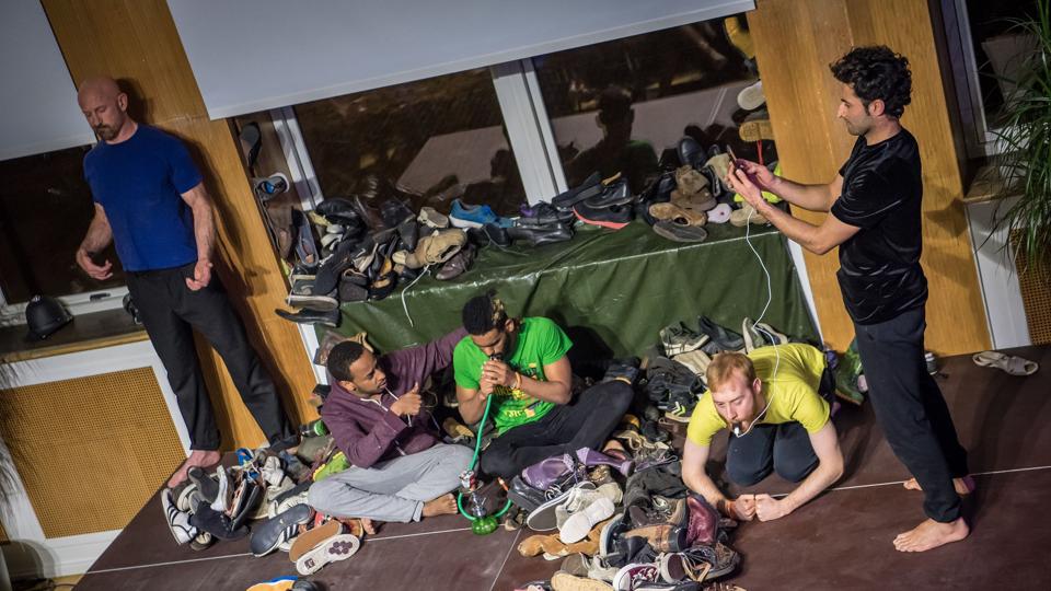 Teaterstykket Borderline spillede torsdag i Folkekirkens Hus som det eneste sted i Danmark. Med stykket sætter truppen med både latter og alvor fokus på absurditeten i den franske flygtningelejr kendt som ”Junglen” i Calais. Bookningen af stykket er sket med støtte fra Aalborg Kommunes Kulturpulje og AAU.